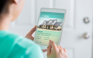 How Should Sellers Price Their Homes to Attract Buyers While Maximizing Value in Vermont?